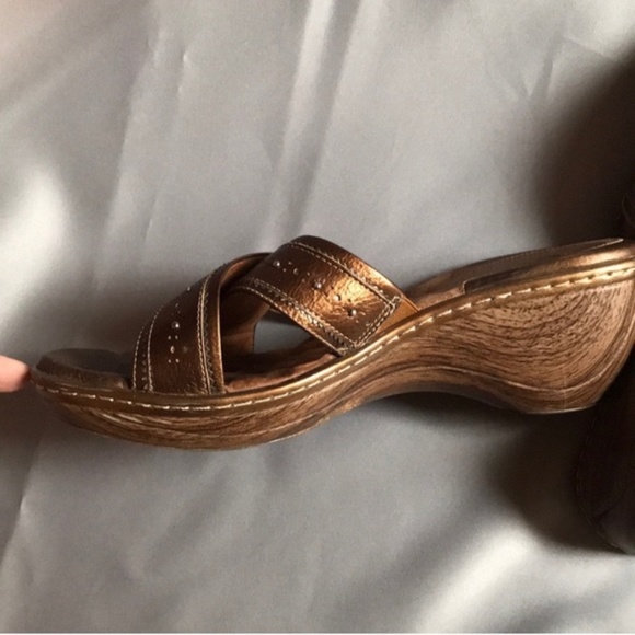 SoftWalk Texture Padded Pro Stud Essential Sandals - Picture 3 of 8